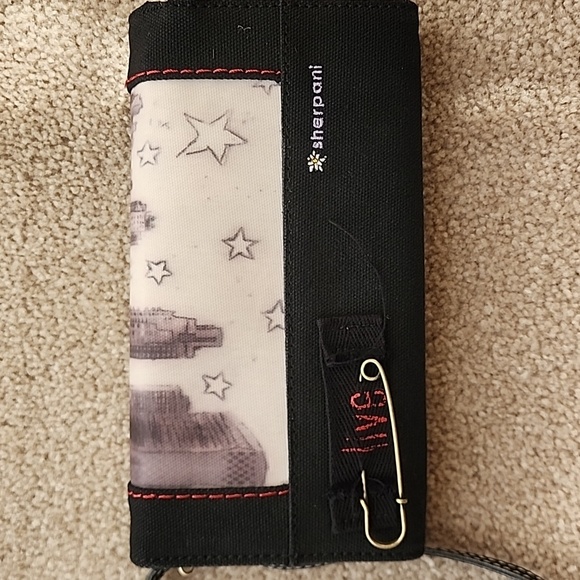 Sherpani Elements Collection Wristlet - Picture 14 of 16